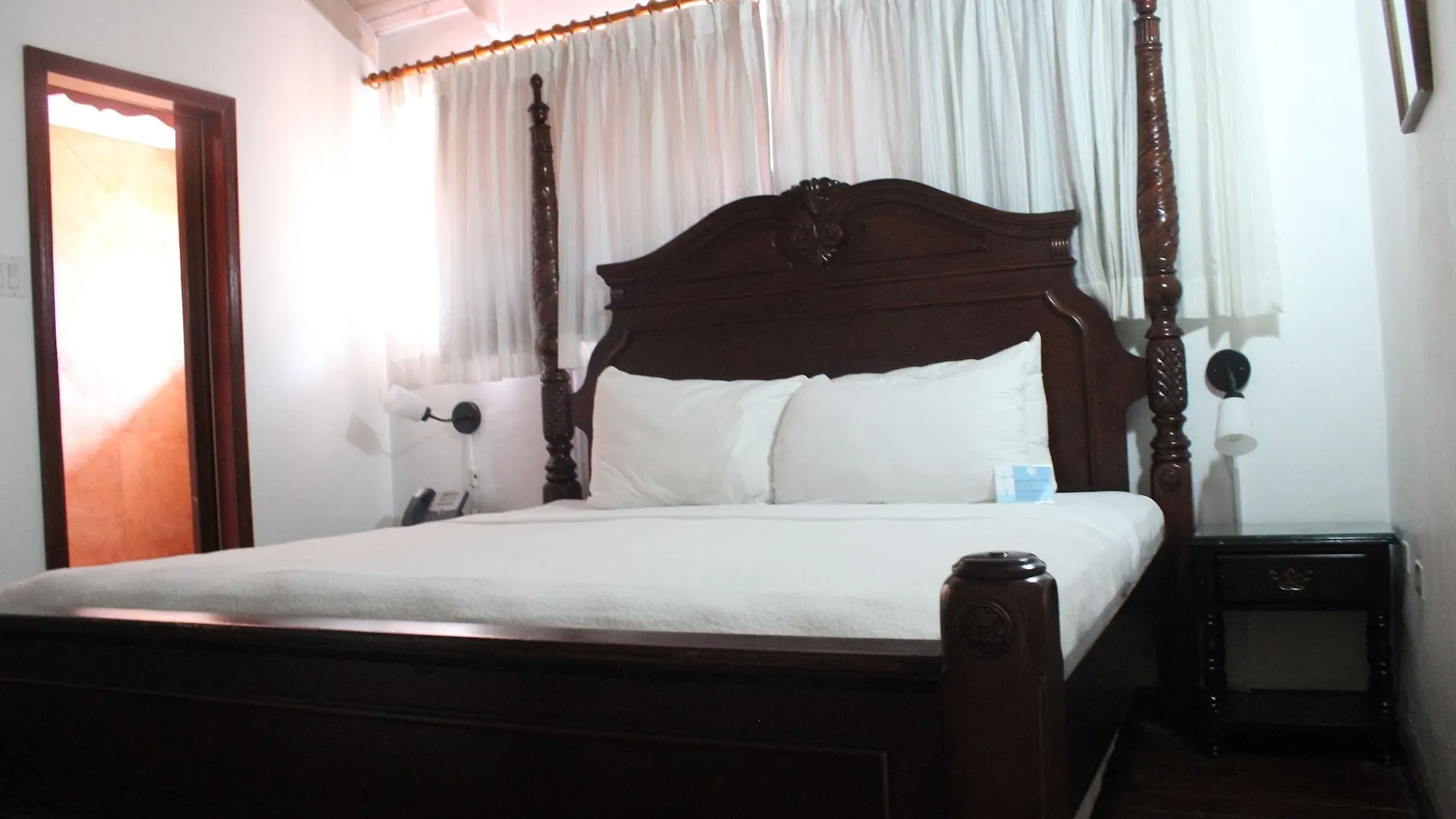Altamont Court Hotel Kingston