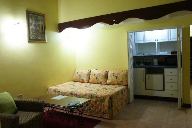 ***  Altamont Court Hotel Kingston Jamaica