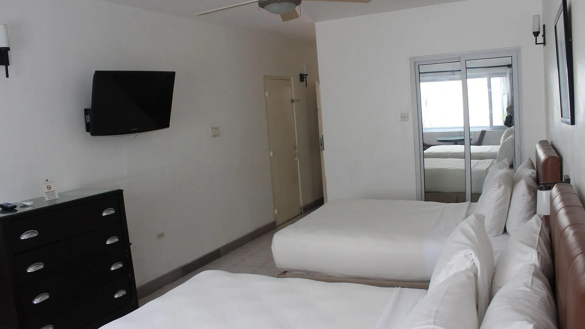 ***  Altamont Court Hotel Kingston Jamaica