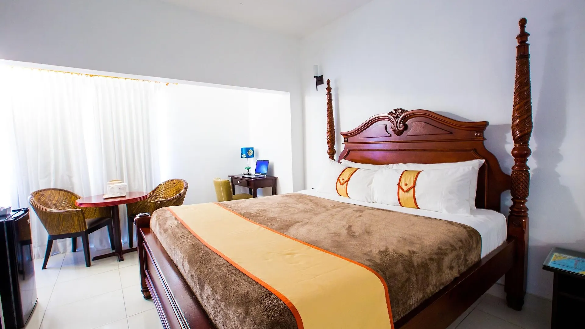 ***  Altamont Court Hotel Kingston Jamaica